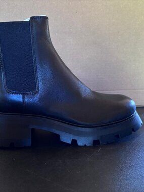 DKNY Women's Sasha Leather Chelsea Boots size 10